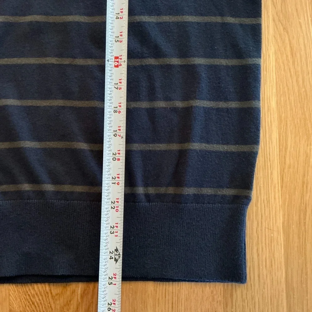 Banana Republic V Neck‎ Sweater Men's Small Blue Gray Striped Cotton Blend